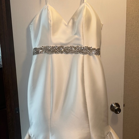 Mori Lee Mermaid Cut Wedding Dress - Picture 3 of 13